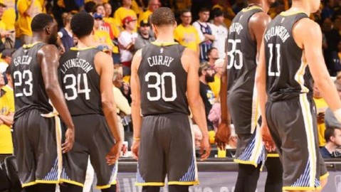 库里末节14分收割，勇士客场103-89黑七火箭创历史