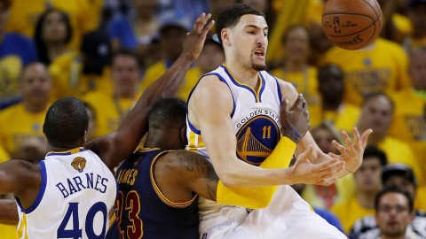 标题：20记三分平纪录 骑士107-90再胜活塞总分2-0