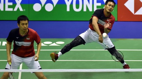 “亨山”老将宝刀未老：香港公开赛强势挺进男双四强