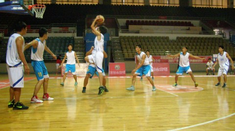 巴西这帮崽子，硬是从德国人手里把胜利给抢走了！——聊聊那场让人心跳骤停的鲁尔大运会男篮半决赛