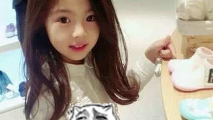 15岁“最美童星”裴佳欣，被催熟的天才还是失落的天使？