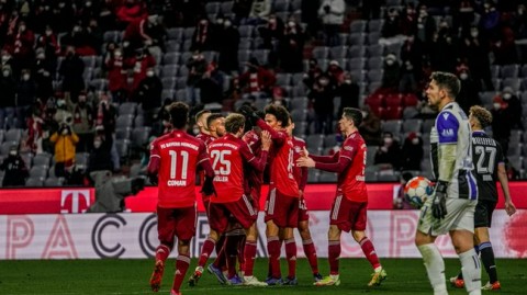 孔帕尼时代最强宣言！凯恩百球里程碑之夜，拜仁4-0血洗不莱梅创五大联赛最恐怖开局