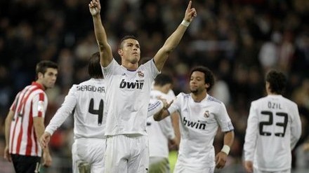 大标题：巴萨9分领跑西甲C罗气炸！皇马恐遭38年最大羞辱