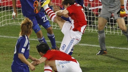 日本4-2逆转巴拉圭，乾贵士梅开二度助西野朗迎换帅首胜