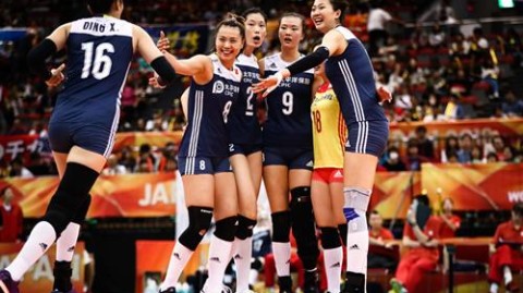 美国女排3-0横扫塞尔维亚，时隔5年奥运复仇挺进决赛