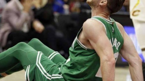 断腿之殇与涅槃重生：NBA球星伤病图鉴纪实