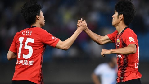 京沪决战工体上演进球盛宴，莱昂纳多戴帽送国安三连败