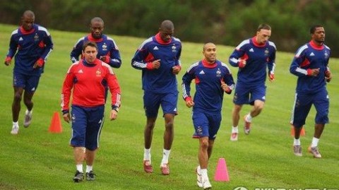 2026足坛提速指南：如何科学练出姆巴佩的爆发力与脚步速度