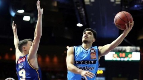 22分大逆转！猛龙这巴掌扇醒马刺，文班亚马还是太嫩了