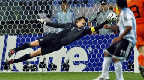 阿根廷3-2绝杀荷兰 梅西两助攻锁定小组头名