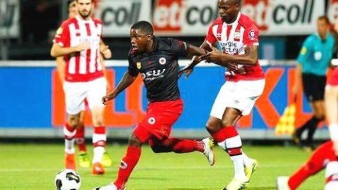 官方：莱比锡签下埃因霍温18岁边锋托马斯，双方签约至2031年