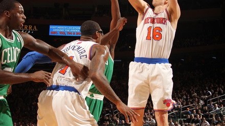 北岸花园的“成人礼”：那一夜，绿军给纽约上了一堂残酷的篮球课