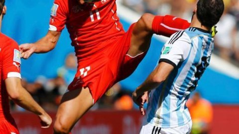 阿根廷4-1巴西：梅西缺阵四将建功，卫冕冠军提前五轮晋级世界杯