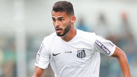 欧联杯神剧本 帕纳辛纳科斯10人鏖战88分钟点杀皇家贝蒂斯 裁判争议判罚引爆全网