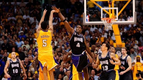 38岁老汉还能抢20个篮板！湖人加时啃下灰熊，这轮系列赛真的悬了？