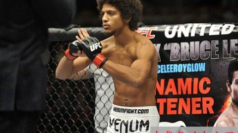 巴西军团统治之夜：莫伊卡诺第二回合裸绞降服邓肯