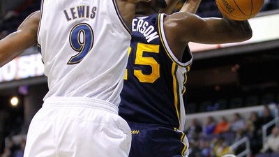 标题：火箭100-87客场力克爵士，灯泡合砍51分夺赛点